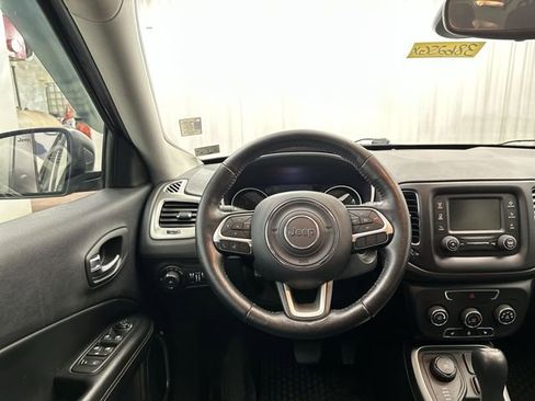 Used 2018 Jeep Compass Latitude w/ Cold Weather Group AWD/4WD image 14