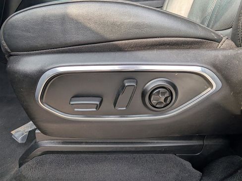 Used 2024 Jeep Wagoneer Series II w/ Flexible Seating Group image 21