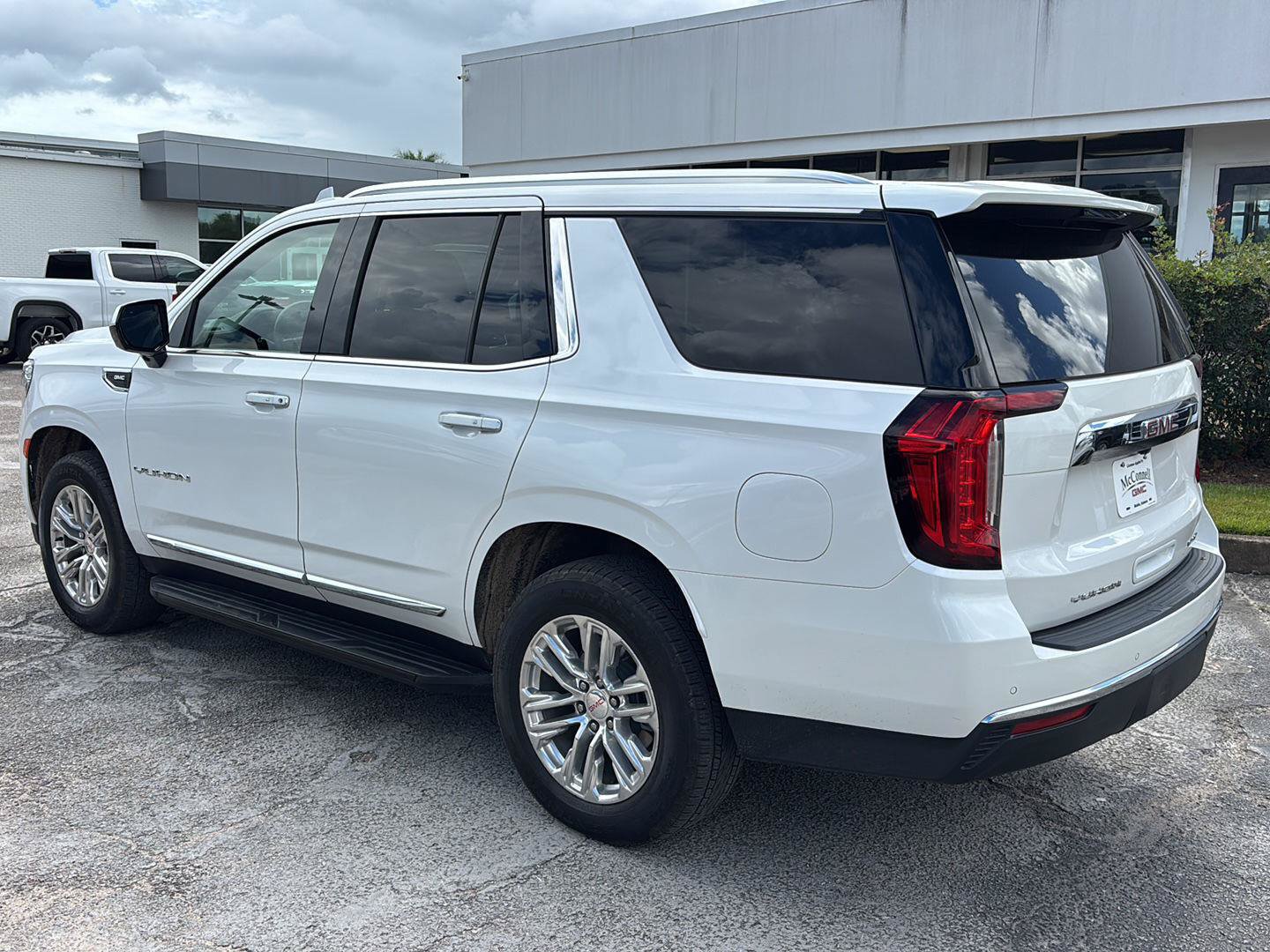 Used 2023 GMC Yukon SLT RWD image 5