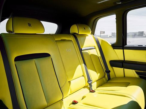 Used 2022 Rolls-Royce Cullinan Black Badge w/ Dark Exterior Package AWD/4WD image 51