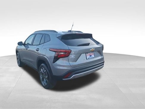 New 2026 Chevrolet Trax LT w/ Driver Confidence Package image 9