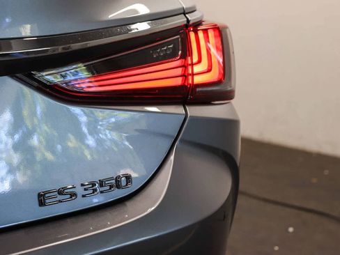 Used 2024 Lexus ES 350 w/ Premium Package FWD image 11