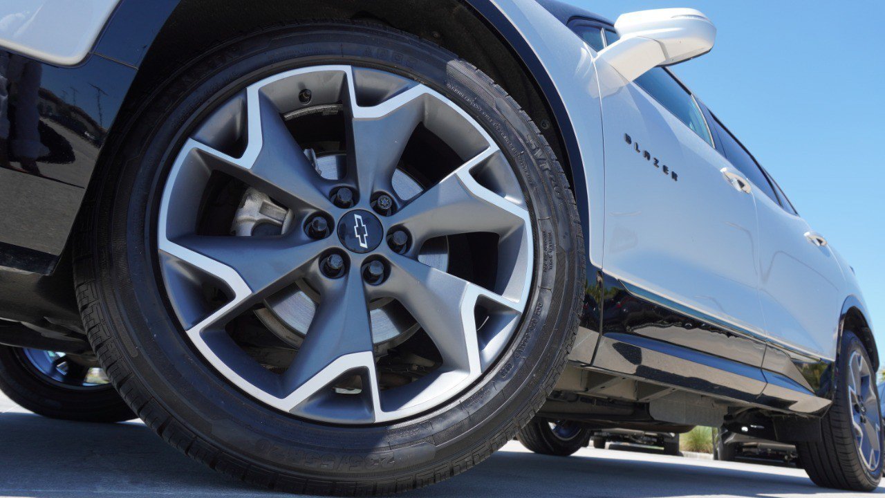 Used 2022 Chevrolet Blazer RS w/ Enhanced Convenience Package FWD image 11