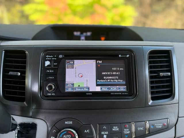 Used 2012 Toyota Sienna XLE FWD image 32