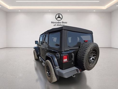 Used 2018 Jeep Wrangler Unlimited Sahara AWD/4WD image 5