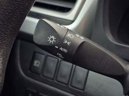 Used 2018 Toyota Highlander LE image 29