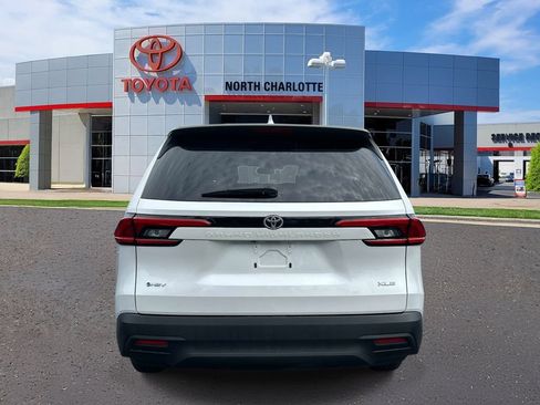 Used 2024 Toyota Grand Highlander XLE FWD image 6