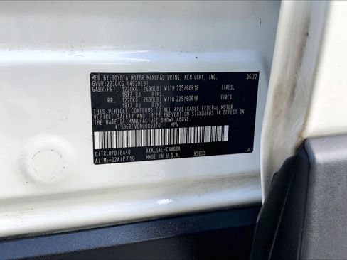 Used 2022 Toyota RAV4 Limited AWD/4WD image 36
