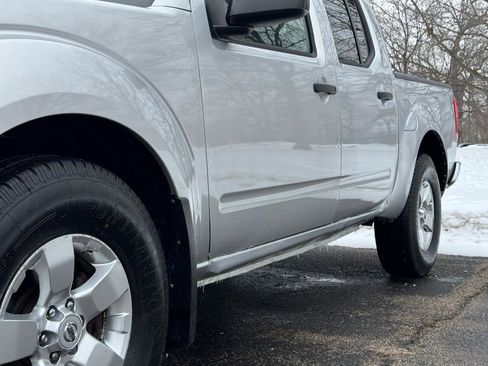 Used 2010 Nissan Frontier SE image 19