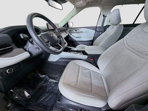 Used 2025 Ford Explorer Platinum w/ Ultimate Package AWD/4WD image 26