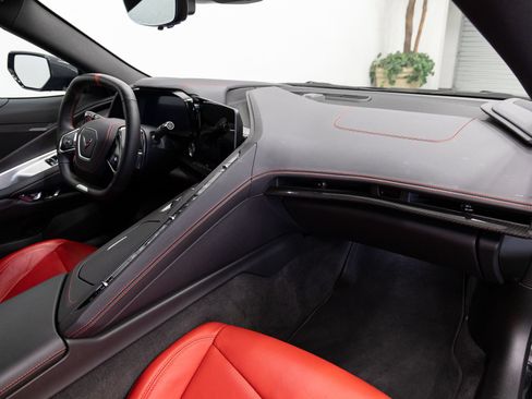 Used 2025 Chevrolet Corvette Z06 RWD image 11