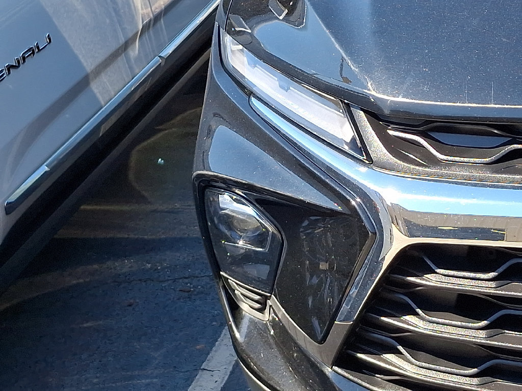 Used 2025 Chevrolet Blazer LT FWD image 3