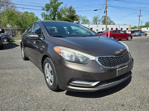 Used 2015 Kia Forte LX w/ Popular Package FWD image 2
