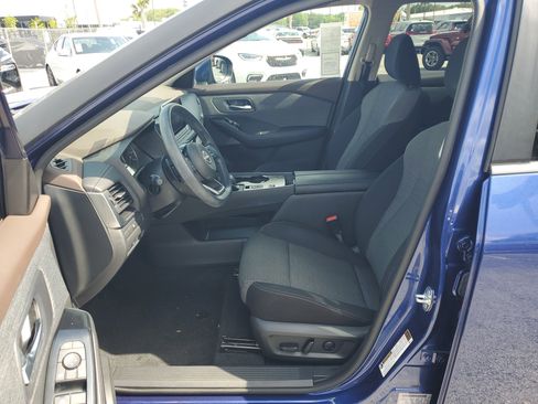 Certified 2023 Nissan Rogue SV FWD image 13