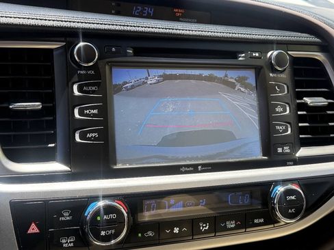 Used 2015 Toyota Highlander XLE AWD/4WD image 12
