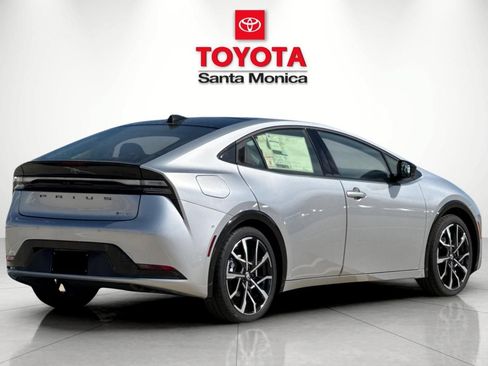 New 2027 Toyota Prius Plug-In Hybrid FWD image 3