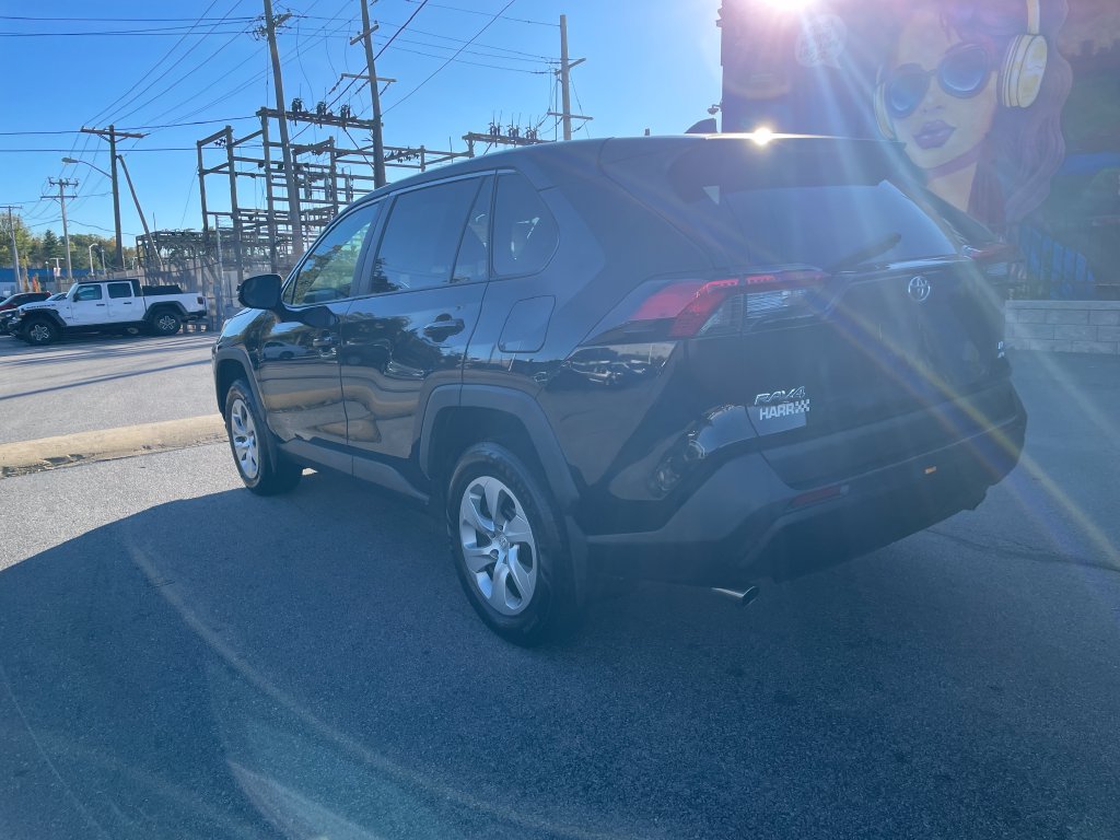 Certified 2022 Toyota RAV4 LE AWD/4WD image 3