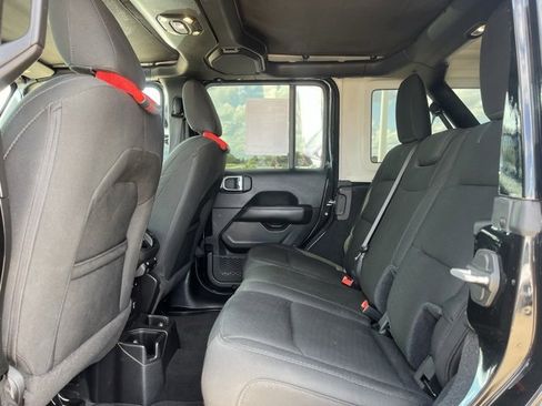 Used 2019 Jeep Wrangler Unlimited Sahara image 39