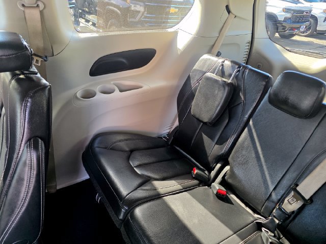 Used 2022 Chrysler Pacifica Touring-L FWD image 17