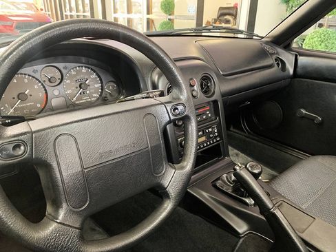 Used 1996 MAZDA MX-5 Miata RWD image 9