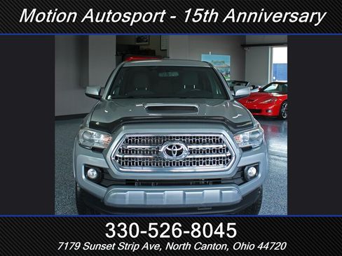 Used 2017 Toyota Tacoma SR5 AWD/4WD image 4