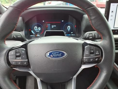 Certified 2025 Ford Explorer ST-Line AWD/4WD image 23