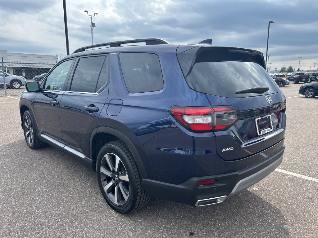 Certified 2024 Honda Pilot Touring image 6