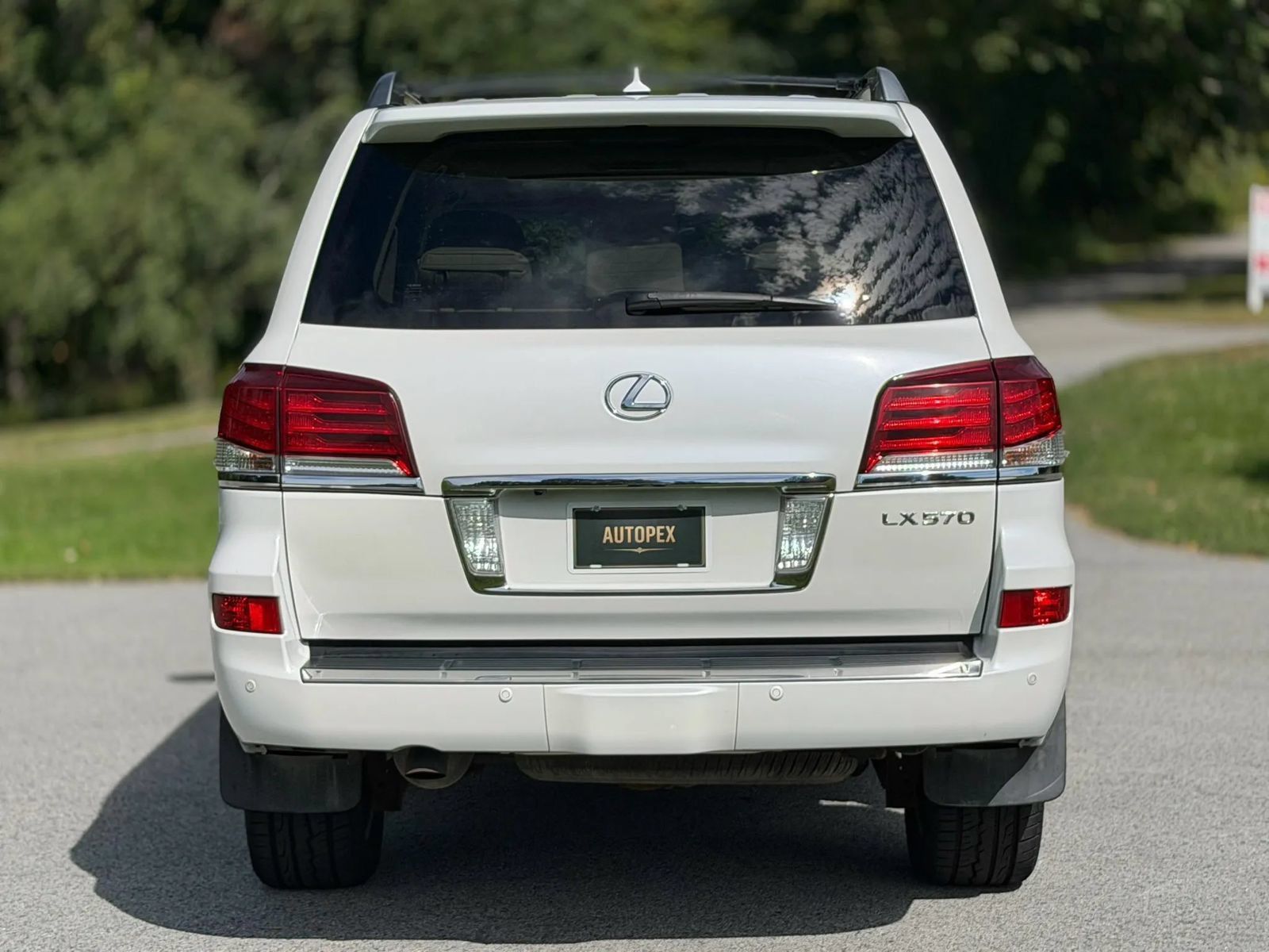 Used 2013 Lexus LX 570 4WD w/ Luxury Pkg image 39