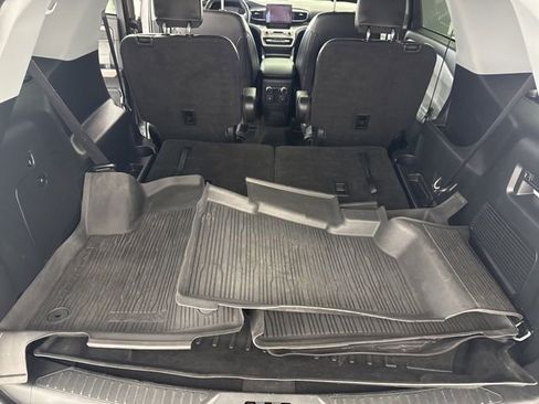 Used 2023 Ford Explorer XLT w/ Equipment Group 202A AWD/4WD image 31
