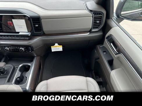Used 2024 GMC Sierra 1500 SLT w/ SLT Premium Package AWD/4WD image 4