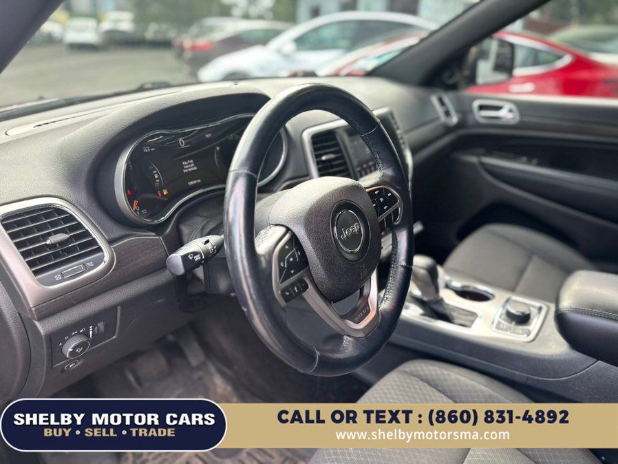 Used 2018 Jeep Grand Cherokee Laredo AWD/4WD image 9