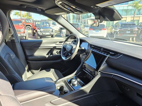 New 2025 Jeep Grand Cherokee L Laredo image 28