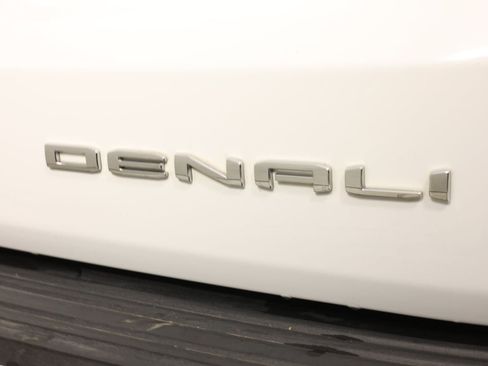Used 2021 GMC Yukon Denali w/ Denali Premium Package AWD/4WD image 17