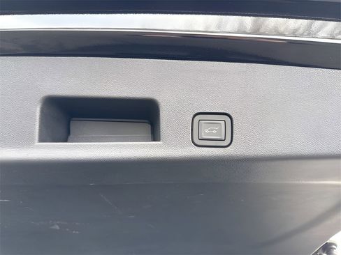 Used 2024 Chevrolet Traverse RS image 19