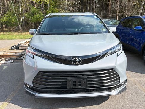Used 2026 Toyota Sienna XLE Woodland Edition AWD/4WD image 2
