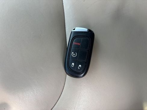 Used 2017 Jeep Cherokee Limited AWD/4WD image 31