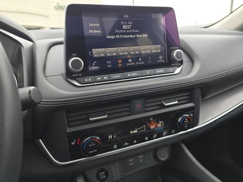 Used 2024 Nissan Rogue SV w/ SV Premium Package image 26