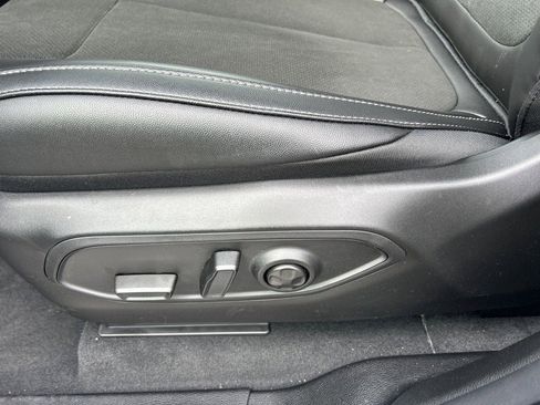 New 2025 Jeep Grand Cherokee Altitude image 10