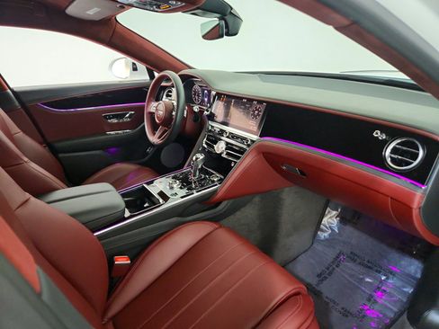 Used 2023 Bentley Flying Spur V8 image 37