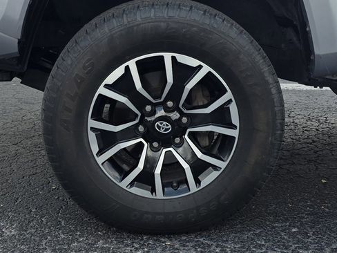 Used 2021 Toyota Tacoma TRD Sport AWD/4WD image 34