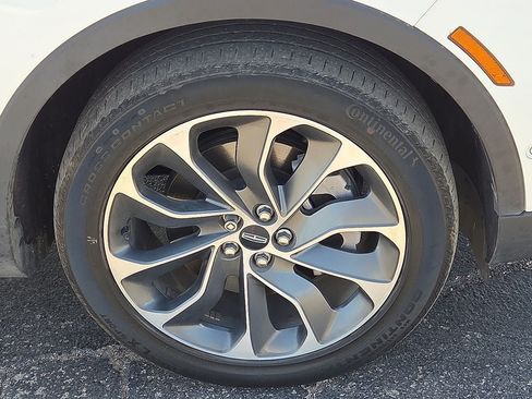 Used 2023 Lincoln Nautilus Reserve w/ Equipment Group 201A FWD image 12