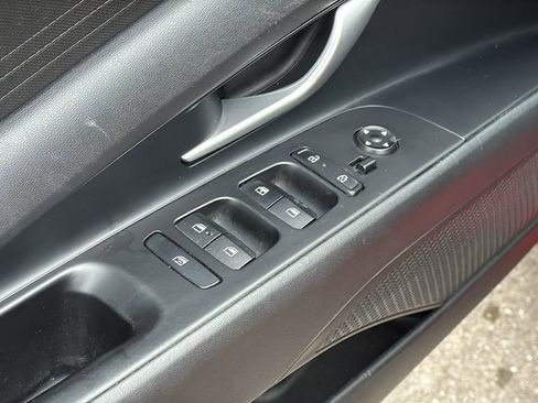 Used 2025 Hyundai Elantra SE FWD image 11