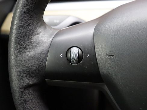 Used 2021 Tesla Model Y Long Range image 41