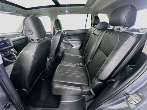 Used 2023 Volkswagen Tiguan SE w/ Panoramic Sunroof Package FWD image 29