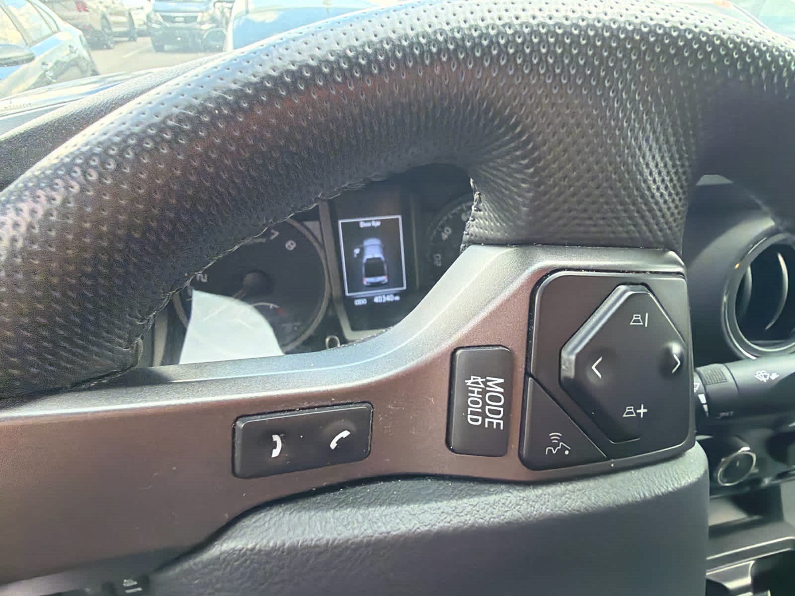 Used 2023 Toyota Tacoma TRD Off-Road w/ Technology Package AWD/4WD image 8
