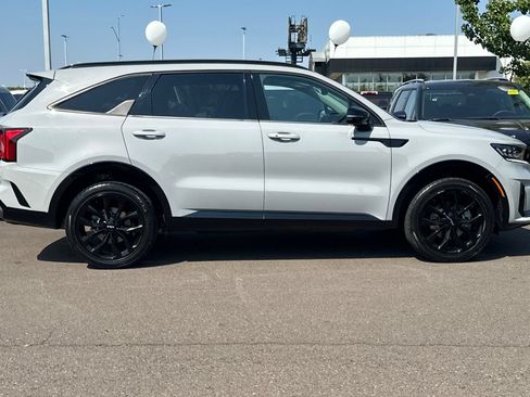 Certified 2023 Kia Sorento SX AWD/4WD image 3