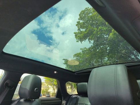 Used 2020 Land Rover Range Rover Evoque SE image 30