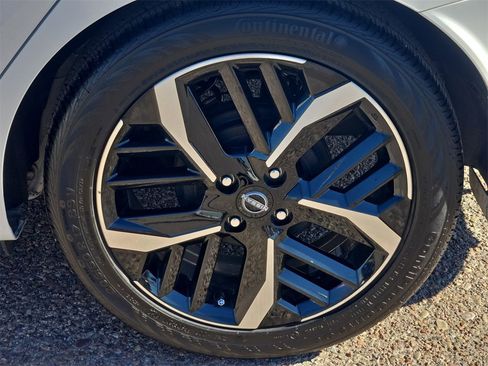 Used 2025 Nissan Versa SR w/ Trunk Package image 32