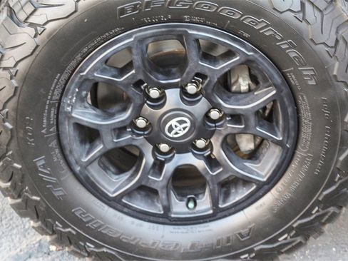 Used 2021 Toyota Tacoma SR5 image 10