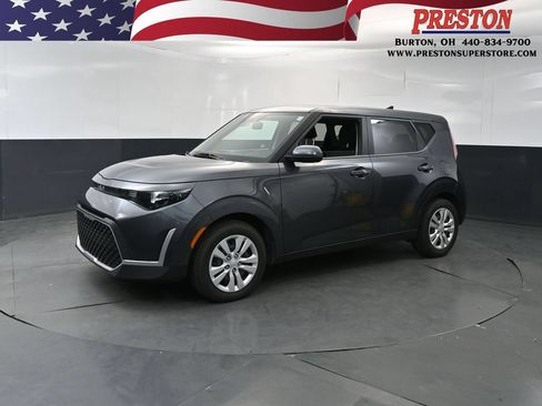 Used 2023 Kia Soul LX FWD image 1